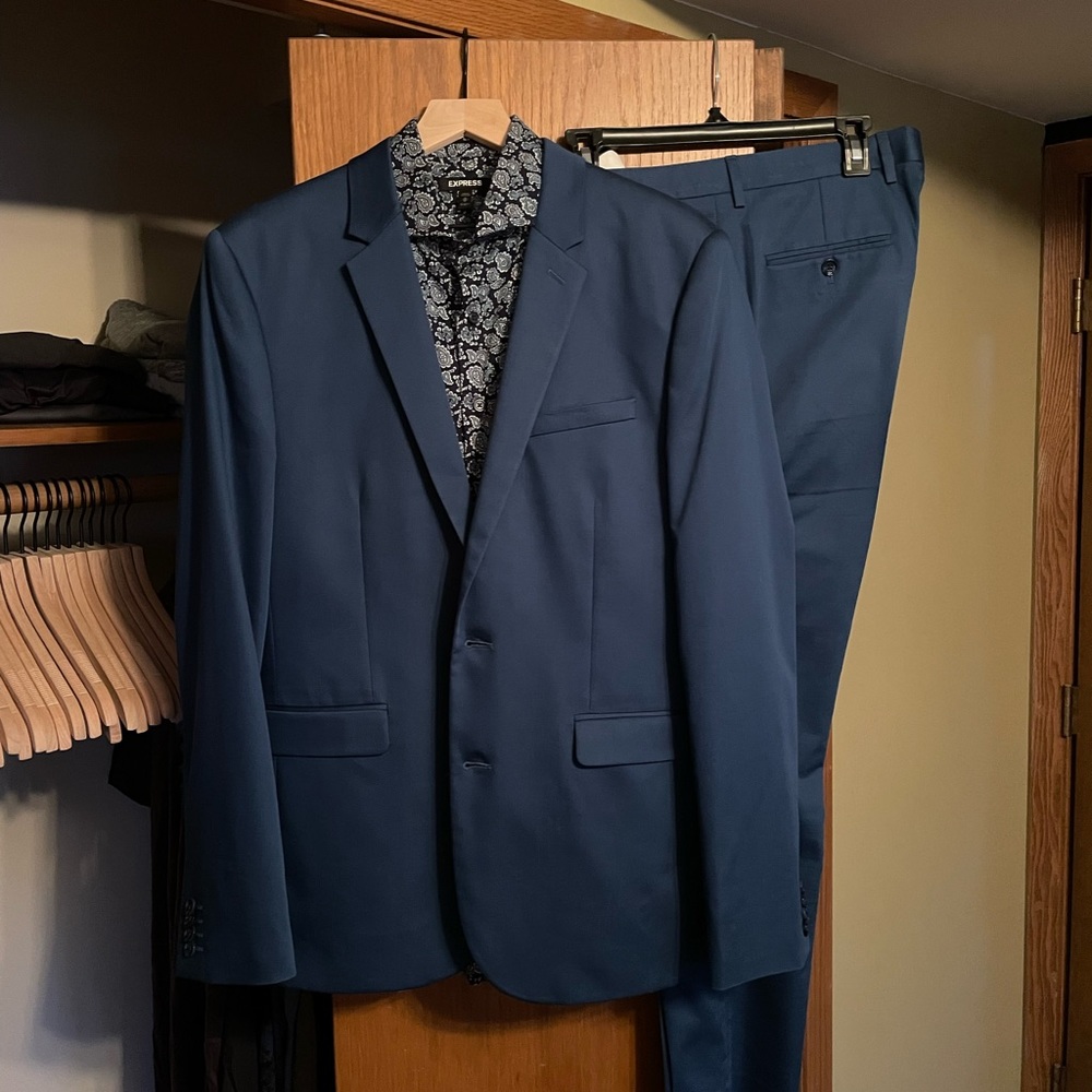 Men’s Express Suit *WITH Under Shirt*